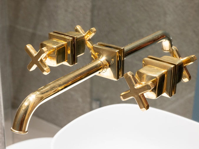 Brass bathrub faucet