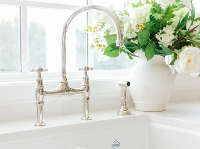 Chrome kitchen sink faucet goose neck